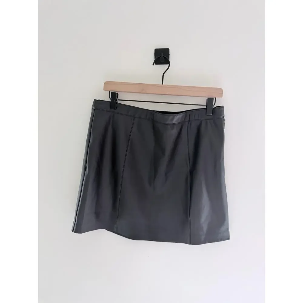 Gentle Fawn Justine Faux Leather Black Mini High Rise Side Zip Skirt-Size 8